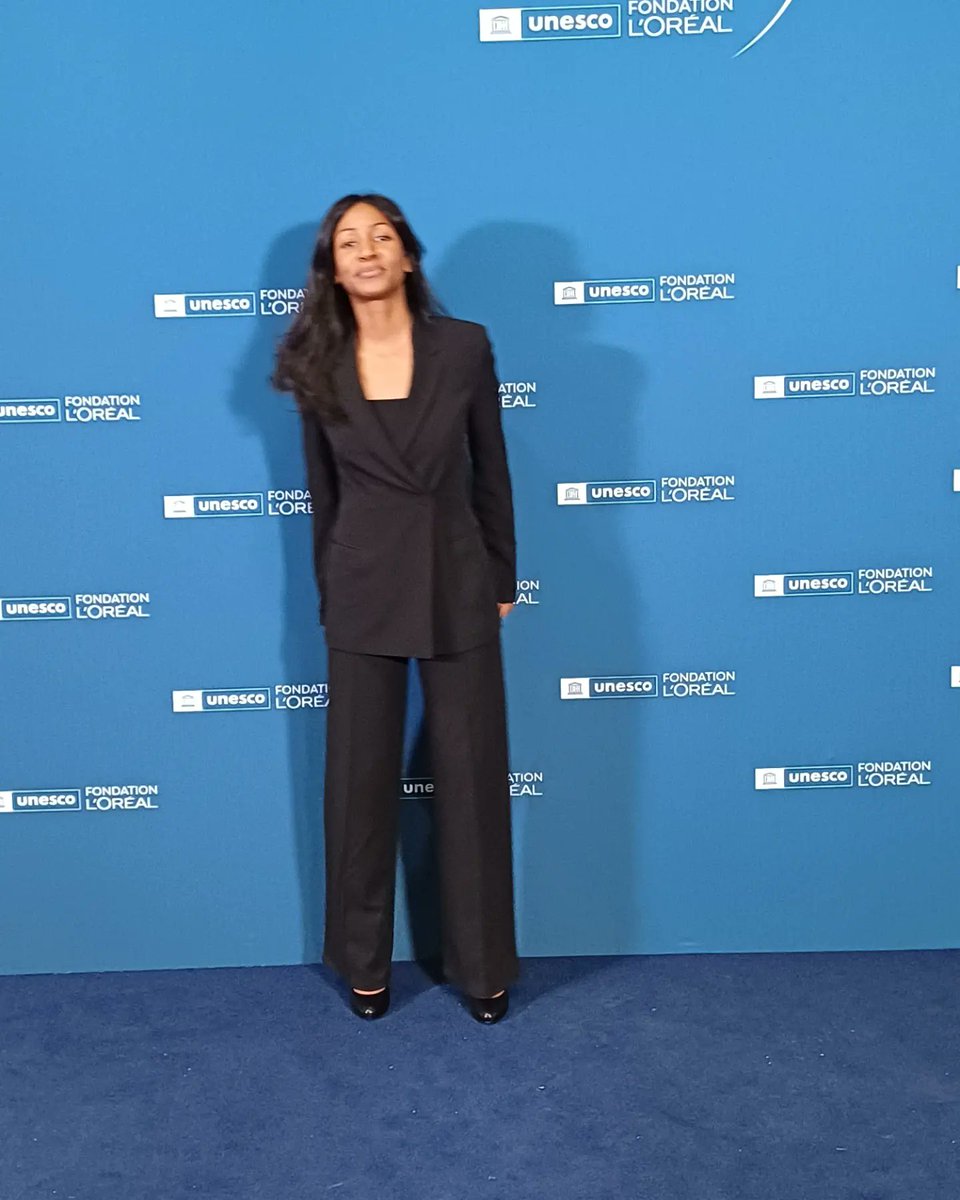 DialloOumy4's tweet photo. Contrairement au photocall, la soirée était très réussie 😅 J'ai appris plein de trucs compliqués expliqués très simplement par des scientifiques passionnées et inspirantes🧠💪❤️ Et il y avait Nadia Nadim !!!
#4womeninscience @UNESCO @FondationLOreal https://t.co/lHsnMk5ytt