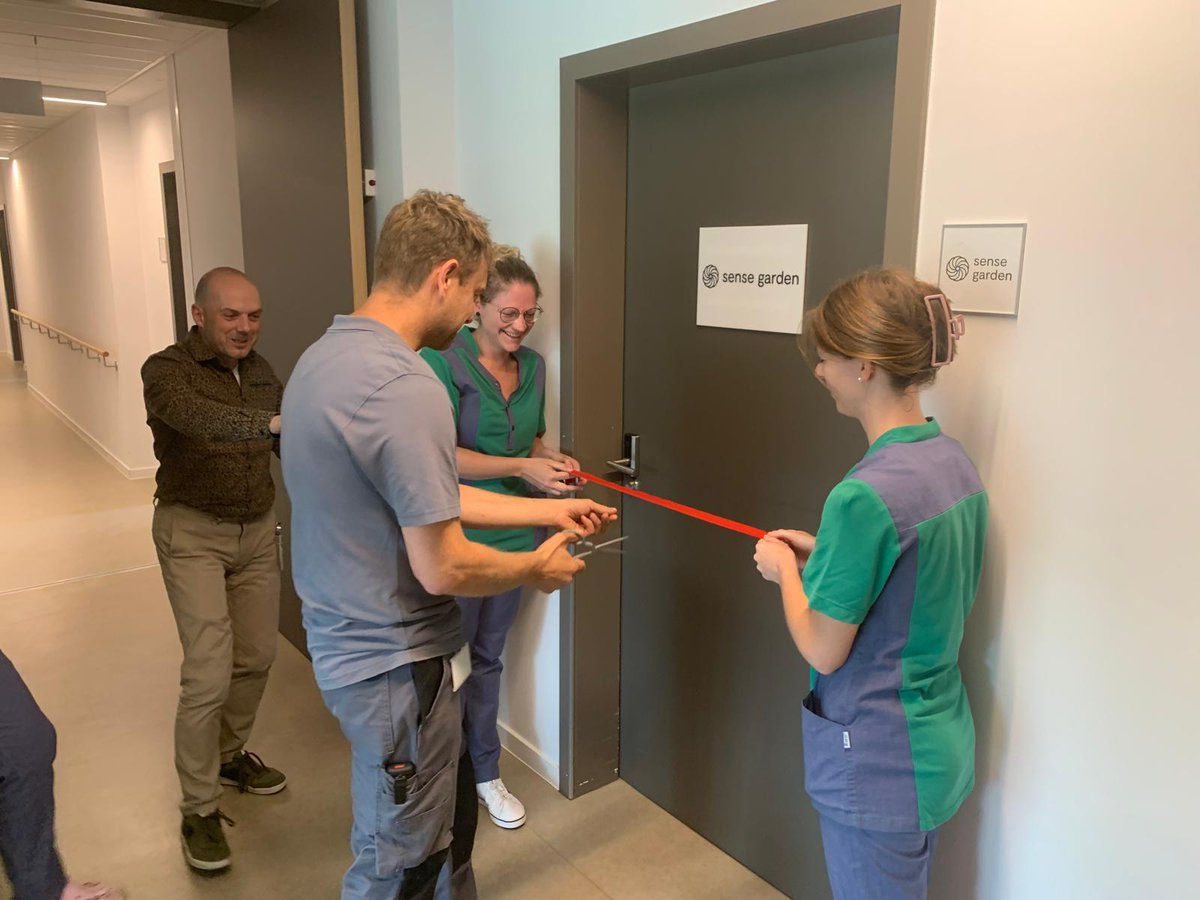 Today, we at Sense Garden had the honor of welcoming Jeroen Boes, the technician at the Bekelaar in Lommel, who co-created the Sense Garden room and cut the ribbon at the official inauguration. Every time it brings together incredible minds to make it more immersive. #SenseGarden