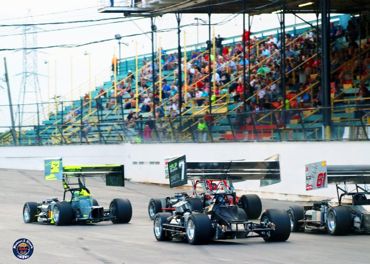 AllThingsSuperm's tweet image. We are excited to make the trip back East to @OswegoSpeedway for the second weekend in a row.

🚨 This is also your opportunity to see @KodySwanson make his debut in a @ISMAsupers #Supermodified driving for @ajdracing 

If you can’t make it to Oswego, tune into @FloRacing