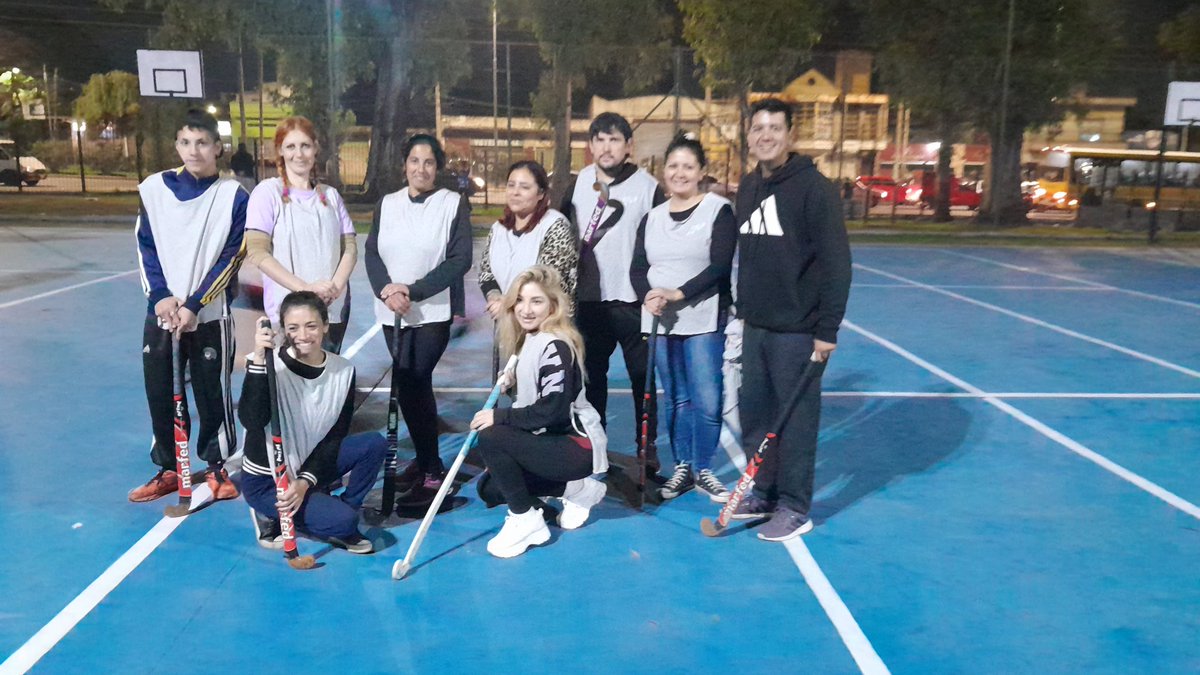 lilyled19's tweet photo. CLASE ABIERTA DE HOCKEY!!!
CON PARTICIPACION  DE MADRES Y PADRES SE LLEVO A CABO LA CLASE ABIERTA ...FELICITACIONES  A TODOS https://t.co/Jc7EEJ9wCj