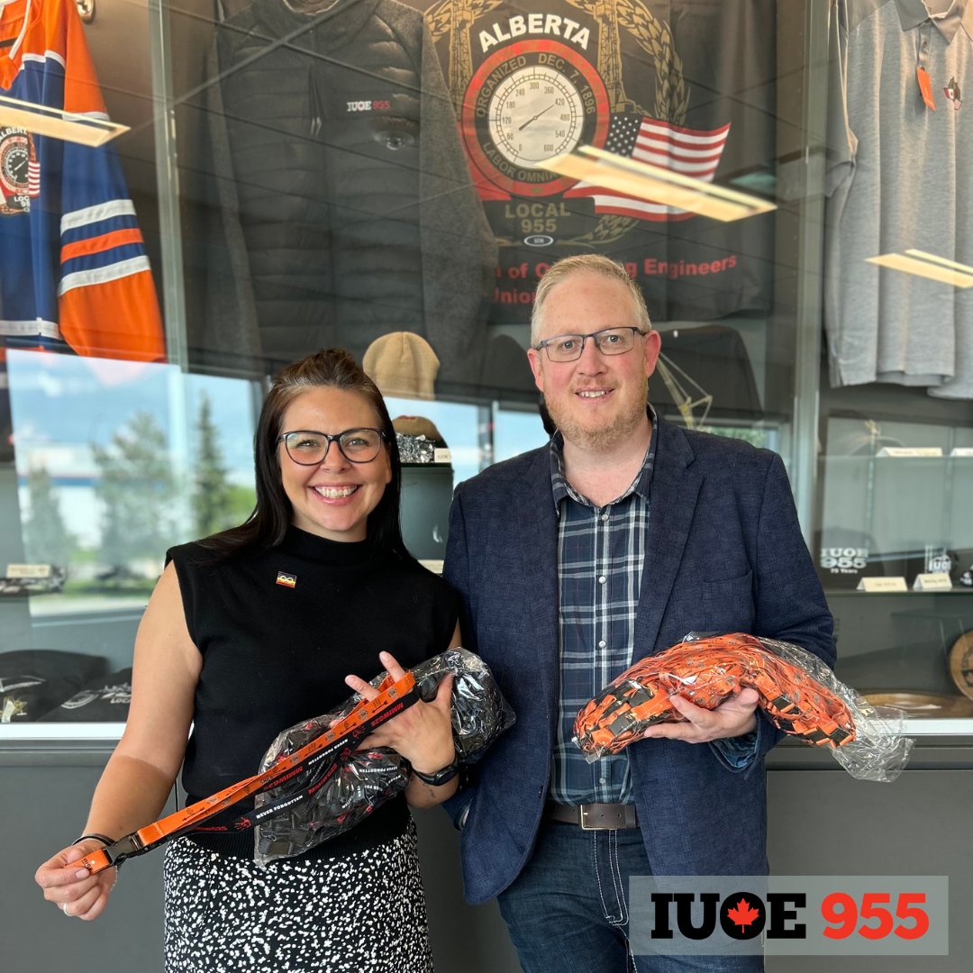 Great work alert! Today, IUOE LOCAL 955 President, Declan Regan presented hundreds of IUOE LOCAL 955 “Every Child Matters” and “Missing and Murdered Indigenous Women” lanyards to Amanda Patrick, who is with “Run for Reconciliation.”