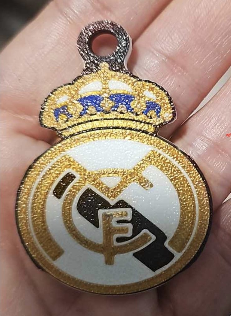 Jose, el hijo de mi amiga Susana, es un niño de 13 añicos tiene una enfermedad rara llamada displasia oculodento digital y está haciendo llaveros e imanes por 4€ para darle caprichitos a su sobrino, un bebé con otra enfermedad rara llamada atrofia muscular espinal. Le ayudamos??