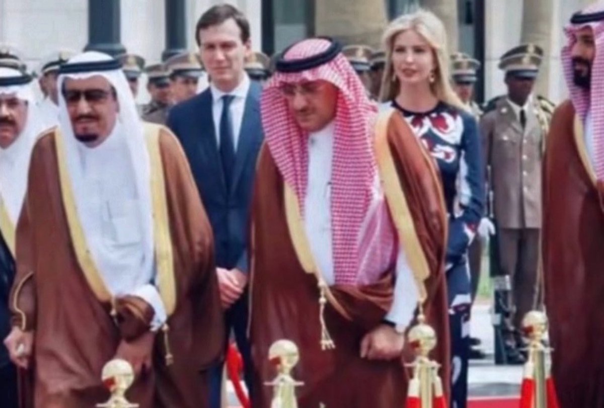 MadeInTheUSANJ's tweet photo. Jared Kushner wasn’t a private citizen when Donald Trump held office. He acted as his Senior White House advisor despite his inability to pass a basic White House security background check.

Jared received $2Billion Dollars from Saudi Arabia.

Who else demands an investigation?🤚 https://t.co/05khn5OUPS