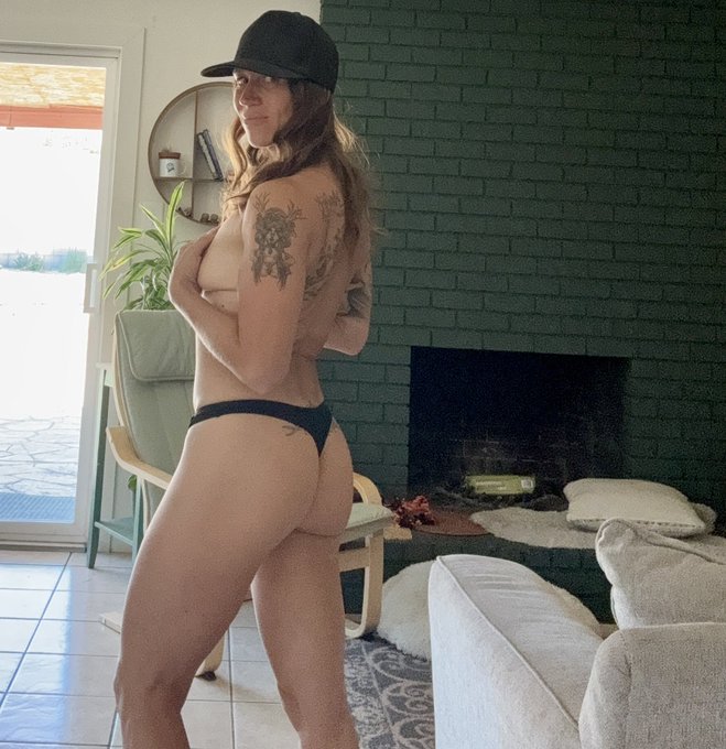 It&rsquo;s summer in Vegas. This is my uniform for most of the day 😏 https://t.co/5cnhEaKIWL<a href="/tag/newprofilepic"class="tags"><span>#newprofilepic</span></a>