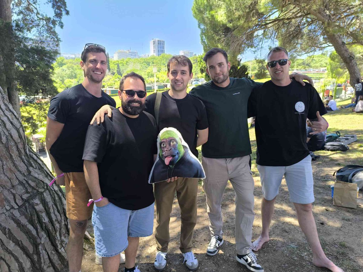 Opening day of <a href="/NFCsummit/">NFC SUMMIT - JUNE 4-6 2026 - LISBON</a> was amazing!

Super stoked to meet up with fellow <a href="/AlphaKongsClub/">Alpha Kongs Club</a> family! 

And to top things off we got blessed with meeting the Og Artists of the project who were proud to see their art represented 🫶