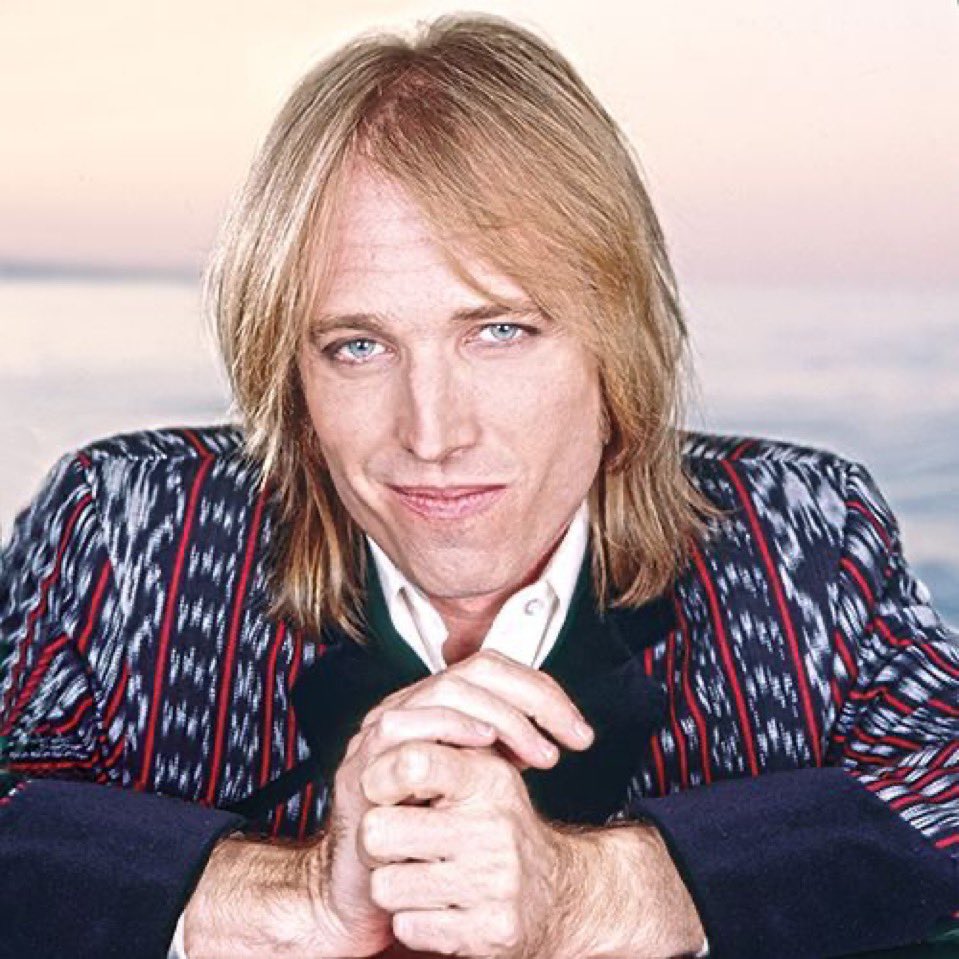 Describe Tom Petty with 1 word 👇🏻
#TomPetty