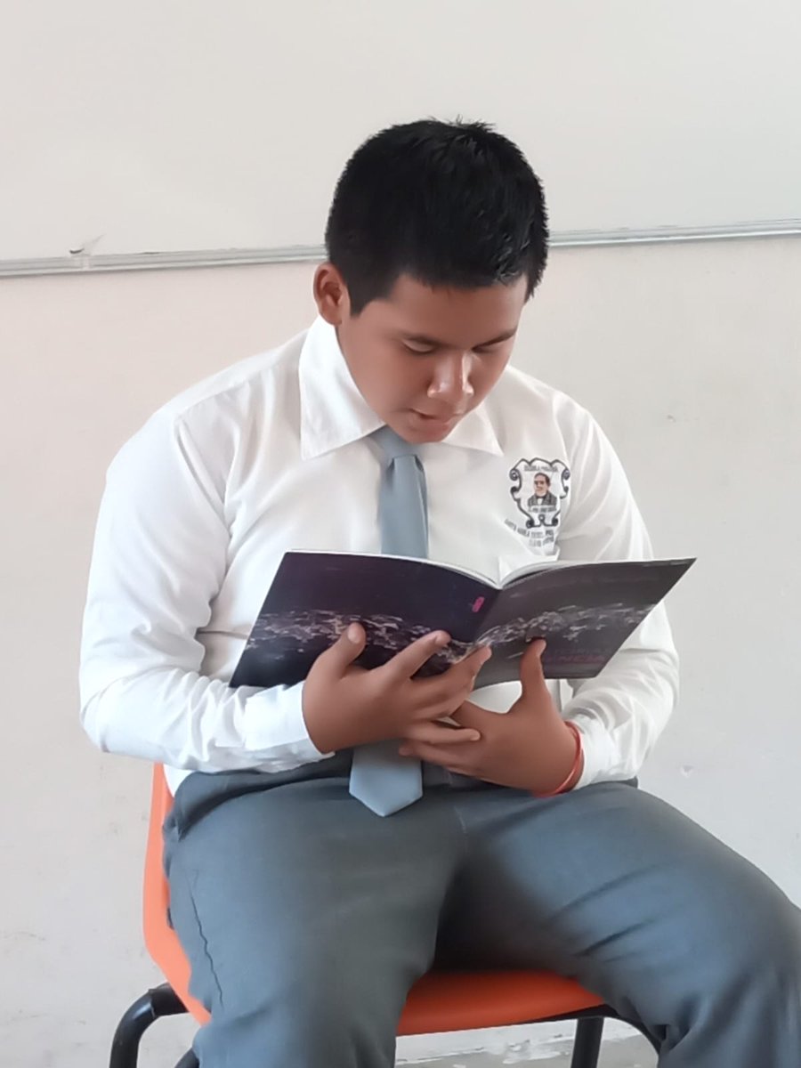 Estudiantes de la primaria Lic. Benito Juárez García de la localidad de Santa María Tatetla, Veracruz recibieron ejemplares de nuestra revista.  ¡Esperamos que las disfruten!😍🫶 
#CienciaUV