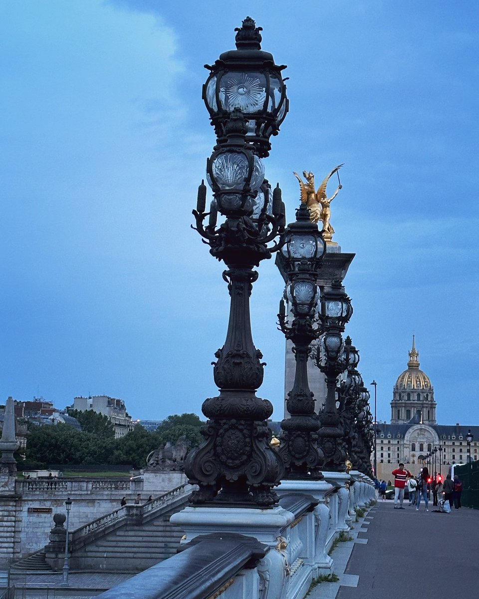iriszeiten's tweet image. Paris heute Nacht!

#pontalexandre3 #paris #domedesinvalides #invalides #france #frankreich