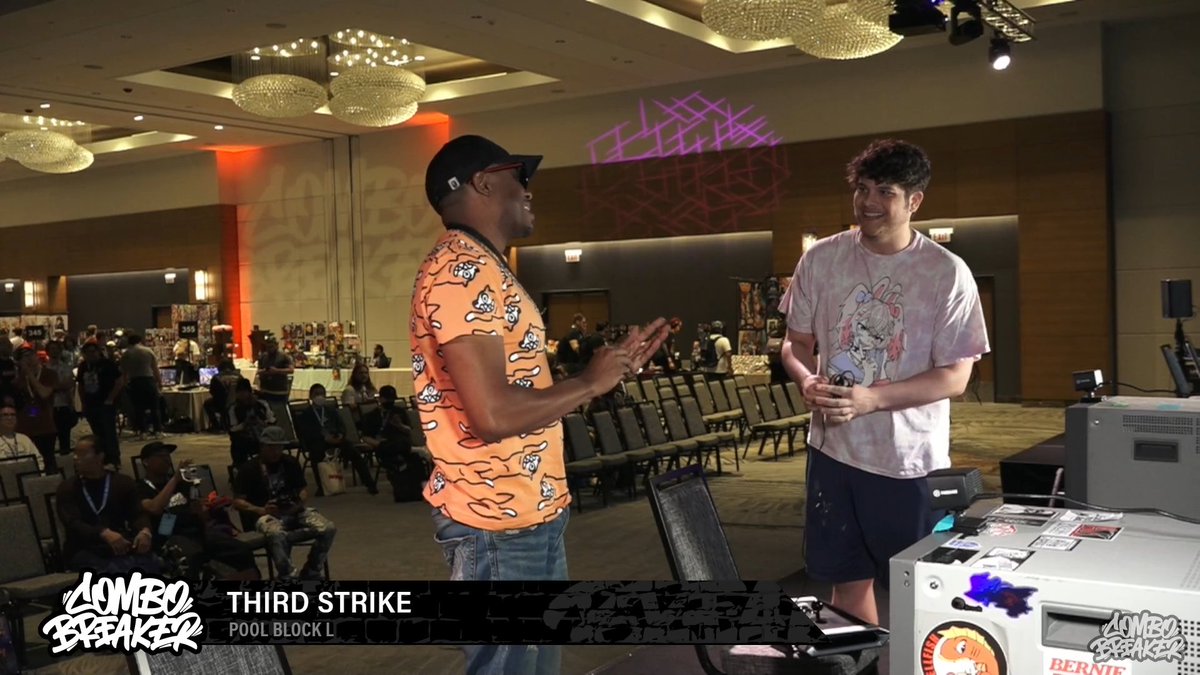 This crazy fricker in the Pippa shirt won 3rd strike at combo breaker..... #capippalist