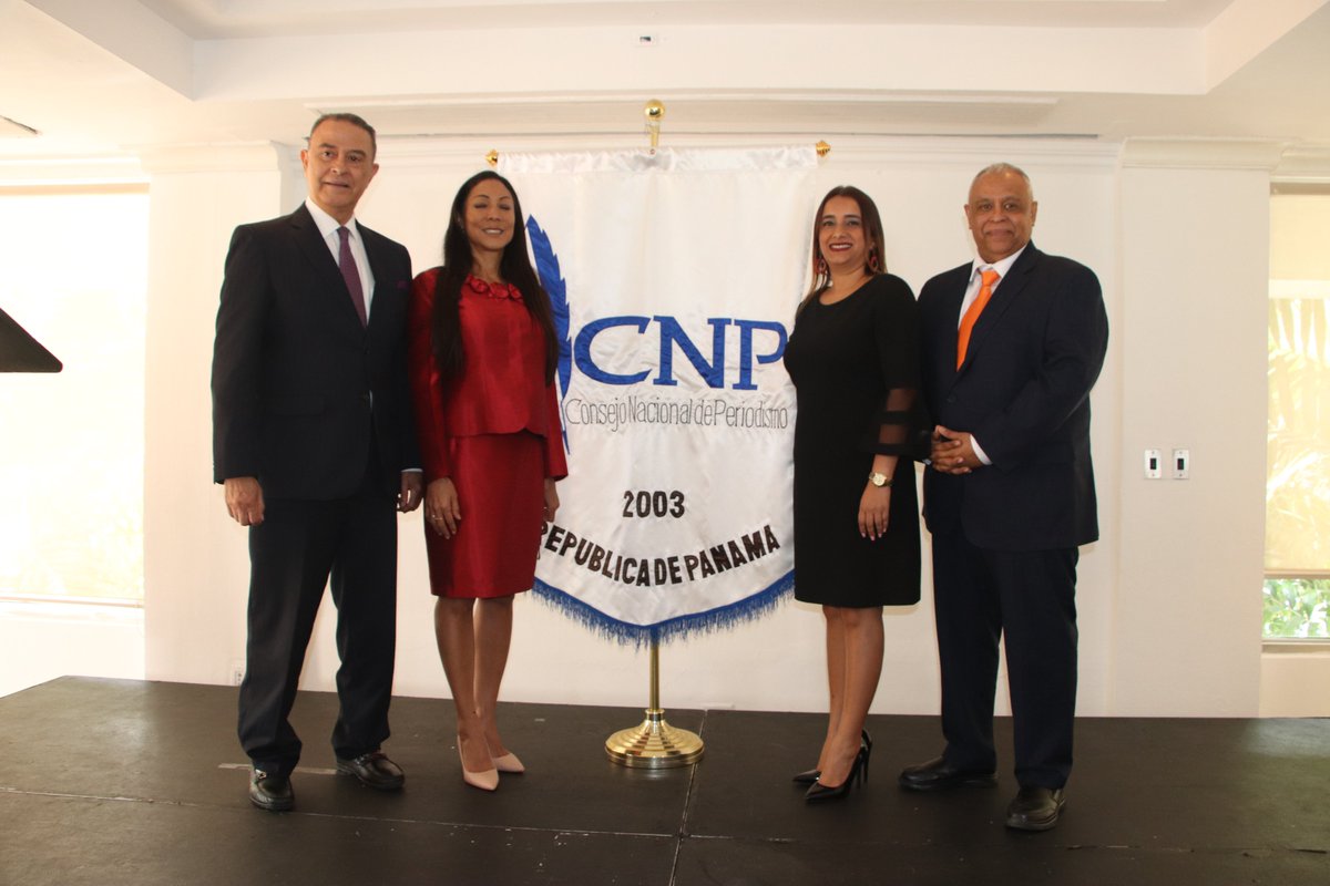 USMApanama's tweet image. ✨ Profesora Zailary Chávez, directora de la Escuela de Comunicación Social toma posesión como presidenta del CNP en representación de la USMA.

Lee más aquí:
info.usma.ac.pa/profesora-zail…

#COSOSUSMA #AECOSUSMA #ComunicaciónSocial #PeriodismoPanamá #CNP #USMAPanamá #YoSoyUSMA