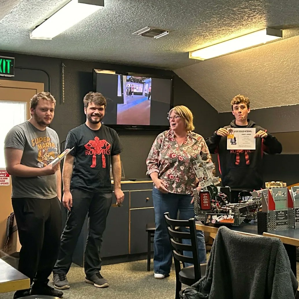 SandyVEXRobotic's tweet image. Thanks to everyone who came out to the End of Year Celebration!  Always a lot of good food, laughs, and lots of celebration of some Amazing Students!!