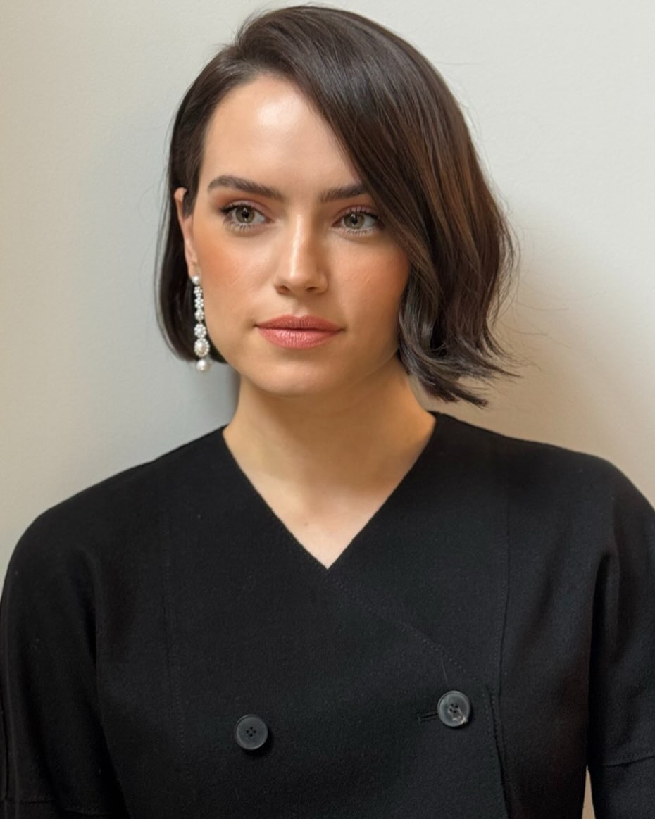 Blessing your timeline with Daisy Ridley 😍 #DaisyRidley #StarWars #ChaosWalking #TheMarshKingsDaughter #MurderontheOrientExpress #Ophelia #SometimesIThinkAboutDying #PeterRabbit #Magpie #Cleaner #OnlyYesterday #TheInventor #Scrawl #BlueSeason #beautiful