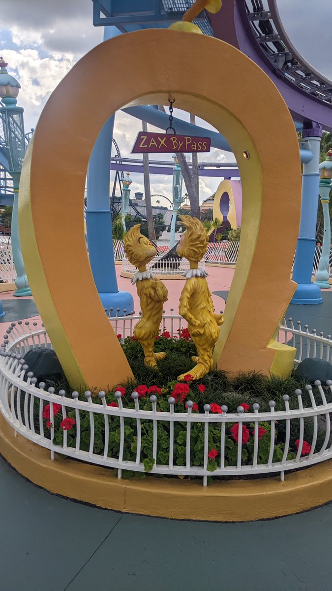 ScottKumka's tweet photo. Still not budging after 25 years standing in the same spot
@UniversalORL #IslandsOfAdventure
#IOA25 #Suess #ZaxByPass https://t.co/gsx5lJAEtZ