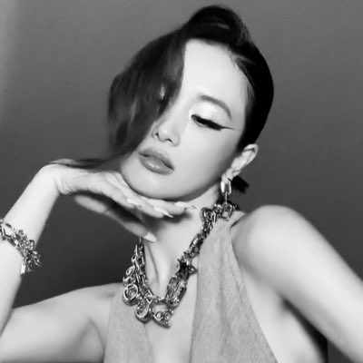 96lxna's tweet photo. They call me mother https://t.co/bhCiMVNyBh