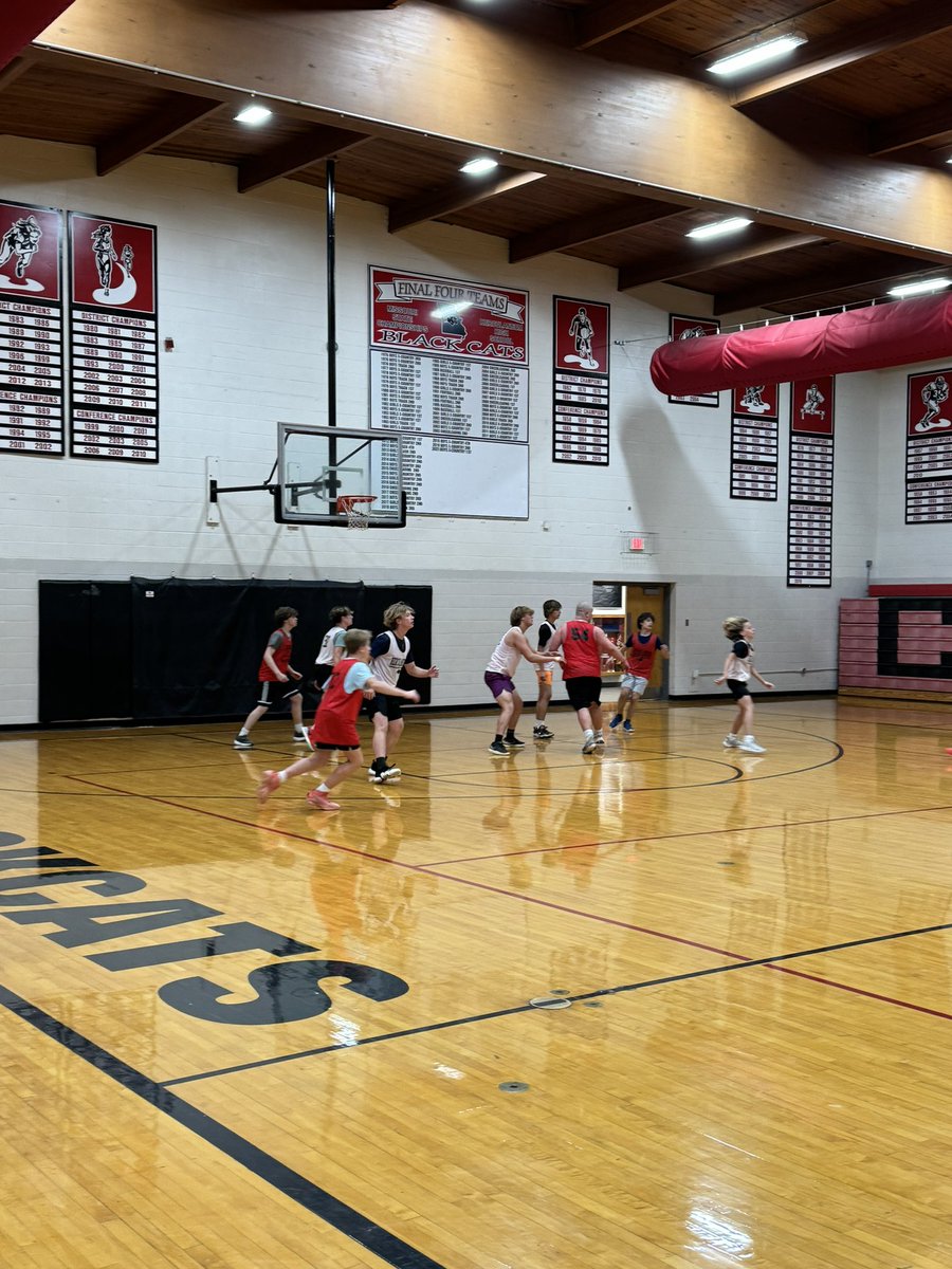 Tonight was another great night of Basketball!! 27 boys at Open Gym! Getting ready for our first Summer League action tomorrow at Hillsboro High School! Let’s go!!! #GoBlackcats @BlackcatUpdates @HHSBlackcats @BlackcatMatt @JoeFWillis @DrClintFreeman @dix_stephanie