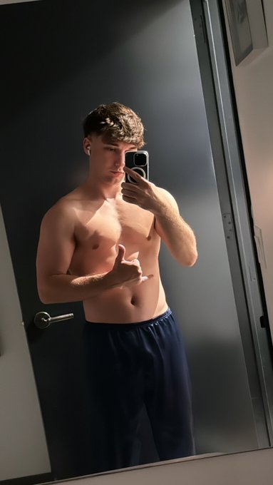 1 pic. Daddy says good night. ? https://t.co/gbV27ixb4L