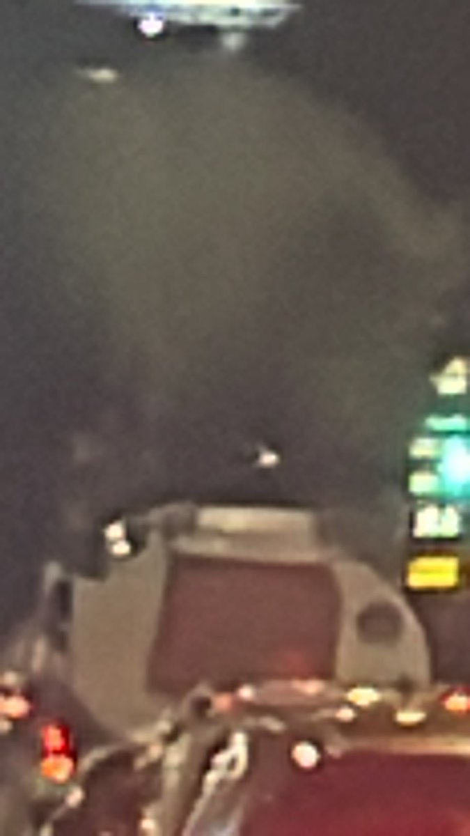 Tora83Rod's tweet image. Una pipa de agua sin placas y contaminando @SEDEMA_CDMX sobre carretera Ajusco picacho