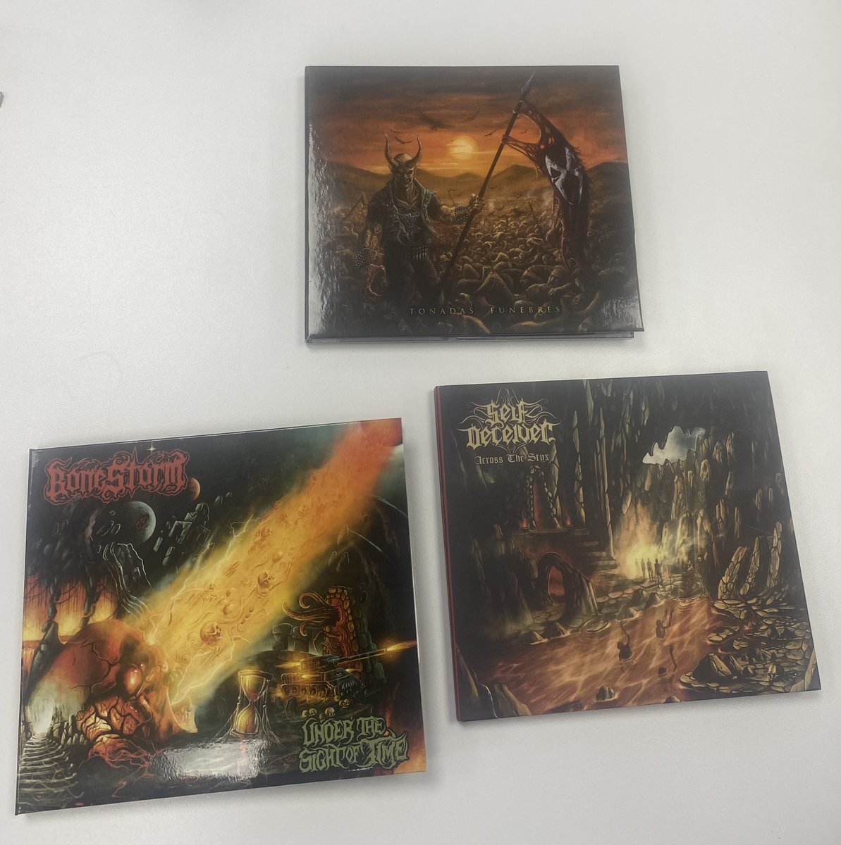andresduranrock's tweet photo. Sonido Local en #rocknrollradio con #Dirges “Tonadas Funebres” #selfdeceiver “Across The Styx” #bonestorm “Under The Sight Of Time” Keep Rocking! @andresduranrock @morarocknroll @radionica https://t.co/YkqbxN4Quh