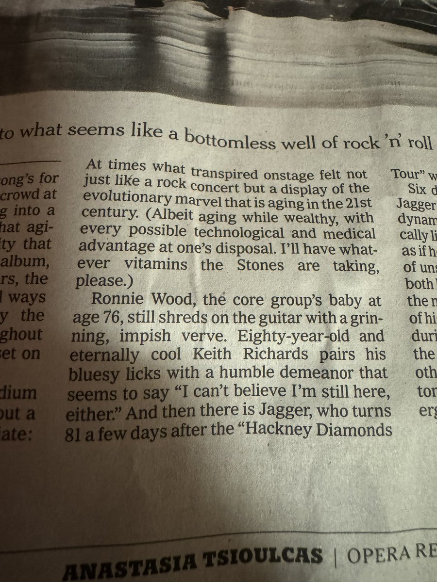 Nice job by @lindsayzoladz on the @RollingStones show review. Lol on #KeithRichards is 80. A defiant body!