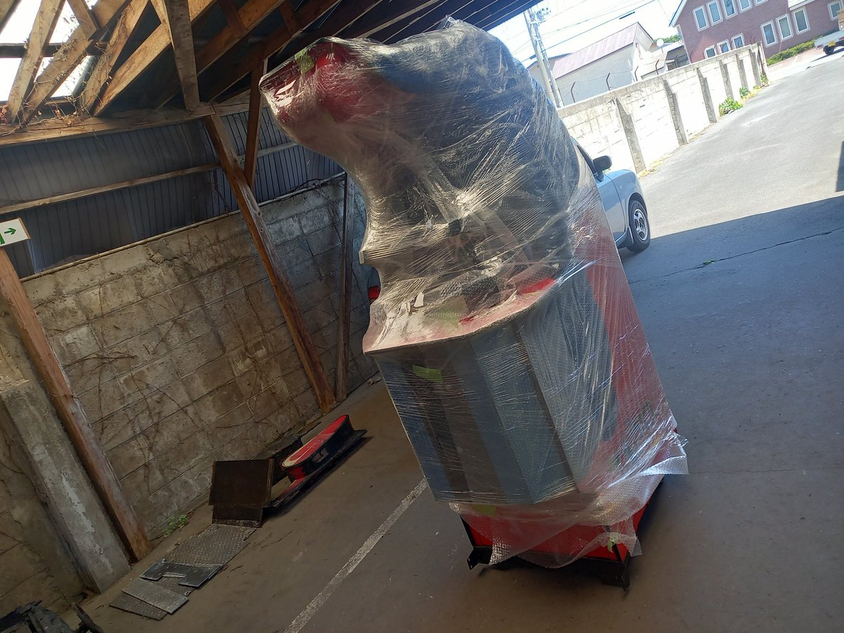 今週末から、市内の某施設跡を使わせていただくことになりました。

これから購入するゲーム機や基板の保管、筐体の修理など本格的に始めていきます。

有難いことに、続々と基板提供のお声掛けもいただいておりますので、連絡を取りながら随時お預りしていきたいと思います。