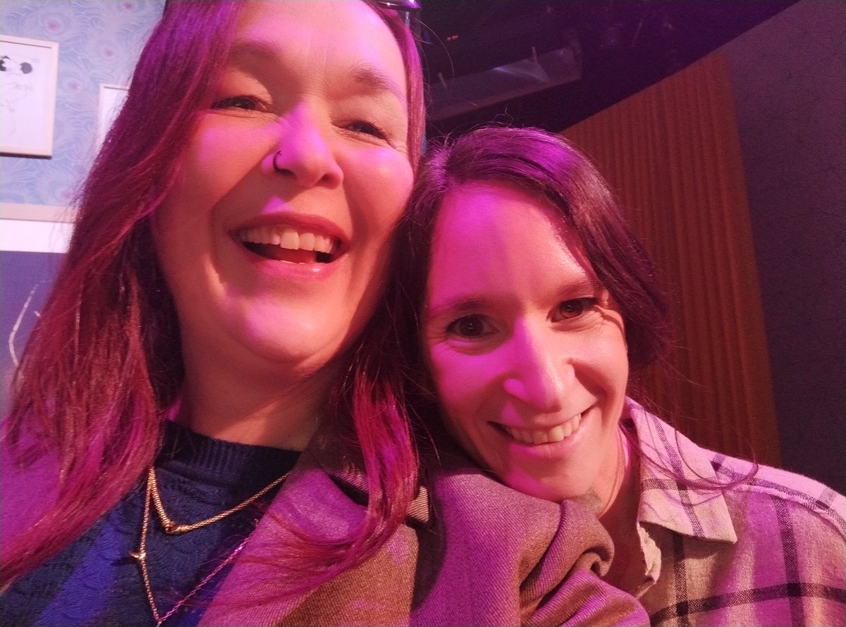 Avec Charline de #orgasmeetmoi hier, sur le plateau de #orgasmiq <a href="/tevalachaine/">téva</a> où j'ai parlé de #sextalk coécrit avec <a href="/OlympeDeGe/">Olympe de Gê</a> et de p+rn éthique.