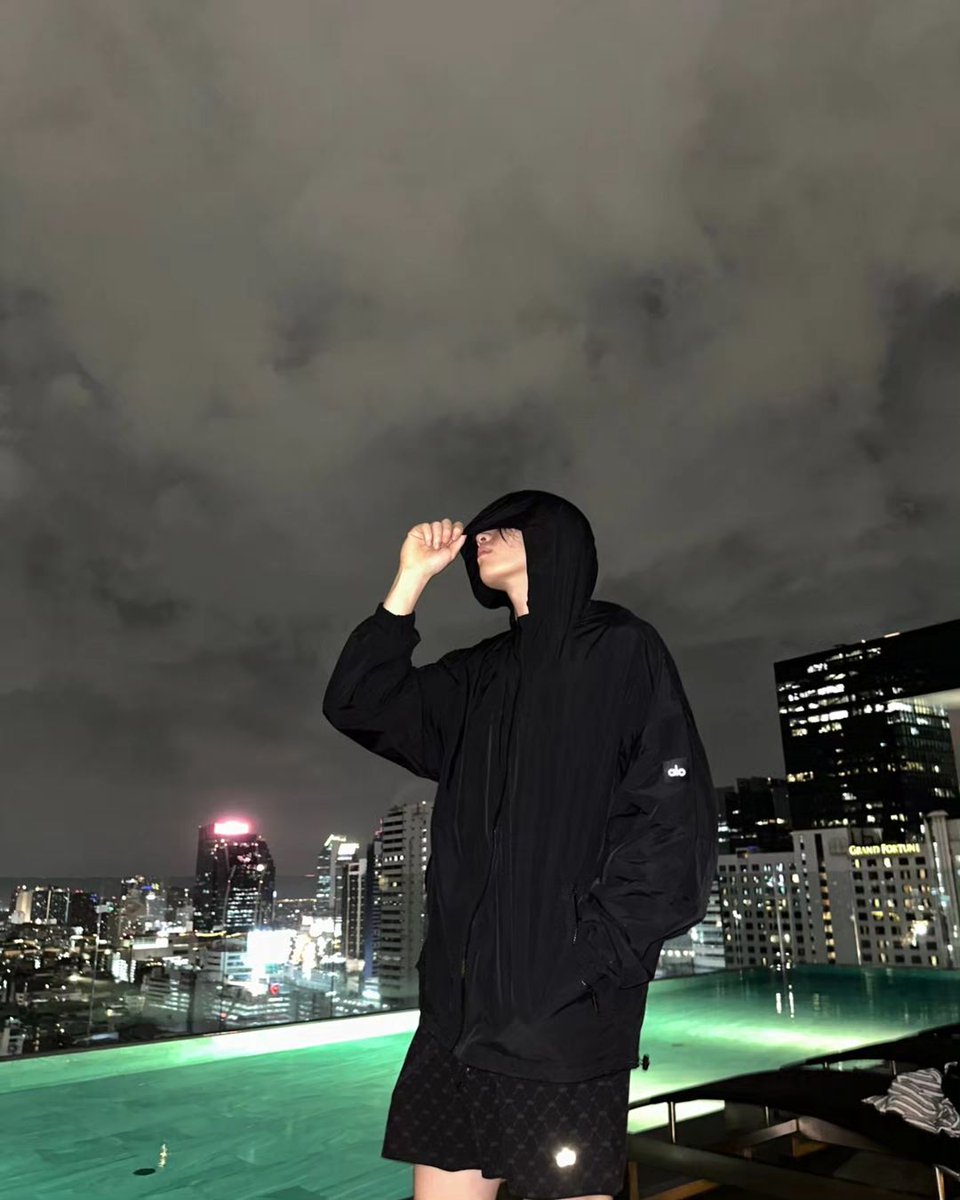 Bible in IG 
"Caught in the rain"
#alo
#alomem
#BibleWichapas 
#biblesumettiku
#BibleWichapasSumettikul 
#biblesumett 
#bsumdoby
