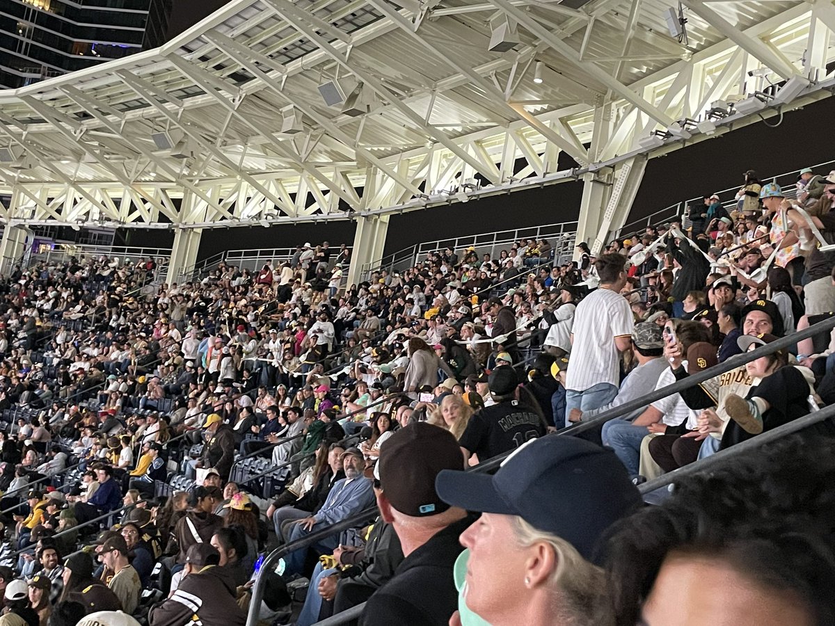 A big ass fanny pack chain is in progress at Petco Park lol