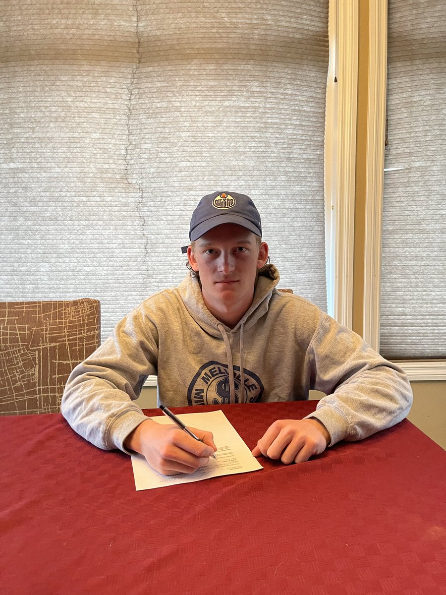 *College Commitment! 

3 year defenseman Colby Ball has committed to the SAIT Trojans for the 2024/25 season! Colby played 152 games for the Mils compiling 23 goals, 57 assists for a total of 80 points.

#sjhl #cjhl #acac #gomils