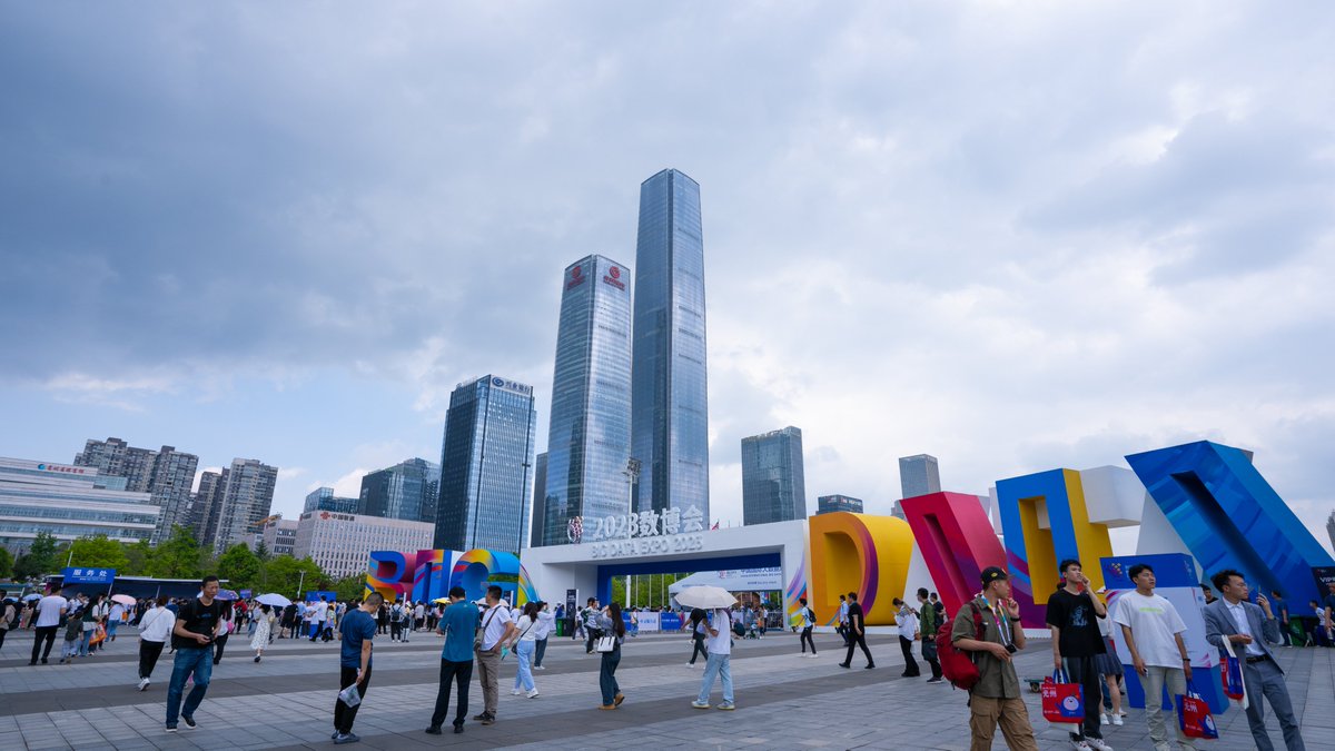 DiscoverGuizhou's tweet photo. Get ready for the China International Big Data Industry Expo 2024 this August in #Guiyang, the big-data super hub emerging from mountains! 🎉 Exhibitions, dialogues, competitions—it's all happening! 💻📊 #BigDataExpo #Guizhou https://t.co/C3BGWoVOGN