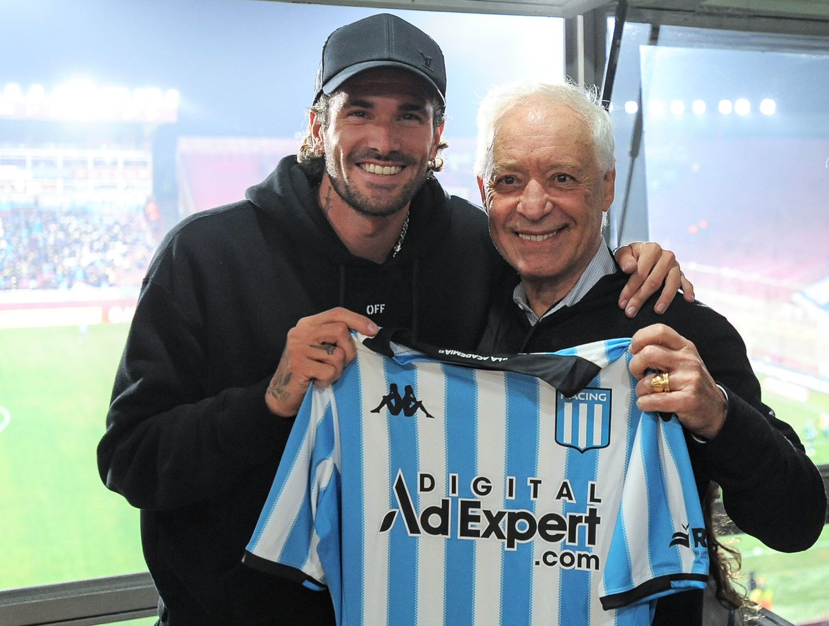 RacingClub's tweet image. Una visita de lujo para ver la clasificación de La Academia:

@rodridepaul, Campeón del Mundo y nuestro 🏆🎓