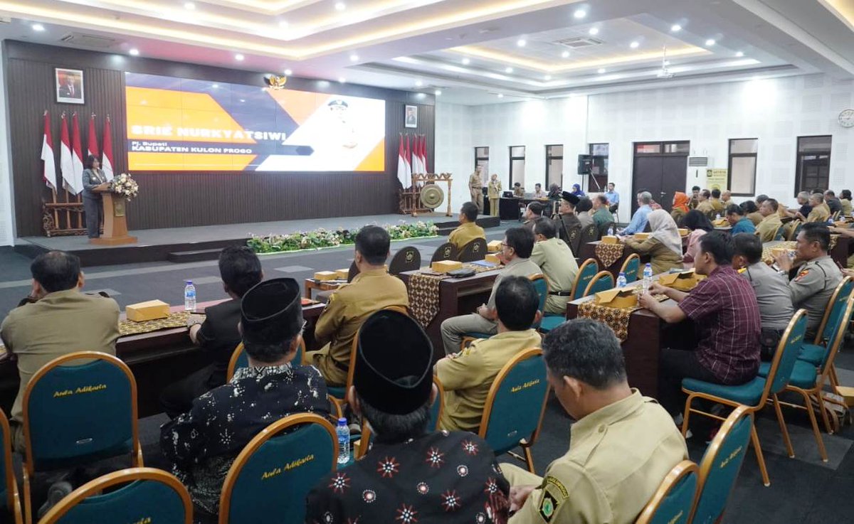 Komandan Kodim 0731/Kulon Progo Letkol Arh Viki Herwandi, S.Sos., menghadiri acara Pembukaan Bimbingan Teknis Program Percontohan Kabupaten/Kota Anti Korupsi TA 2024 diselenggarakan KPK RI, di Aula Adikarta Komplek Kantor Pemda Kulon Progo, Selasa (28/05/2024).