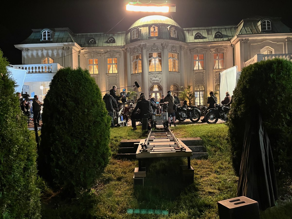 BTS- The MURDER MANSION (Ep.2)-the amazing cast/crew putting in the hard work.Stay tune for more behind the scene. #interviewwiththevampire #theatredevampire #prague #kphagnasay #amc #actorslife #acting #themadlaotian