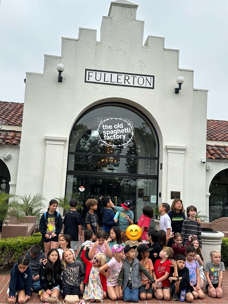 wong_weisel's tweet photo. Our third grade students enjoyed a walking tour of Fullerton and lunch at The Old Spaghetti Factory.  Thank you Golden Hill Educational Foundation for sponsoring the luncheon! #ghgators #GHEF #fsdlearns https://t.co/5mYH0xUxzl