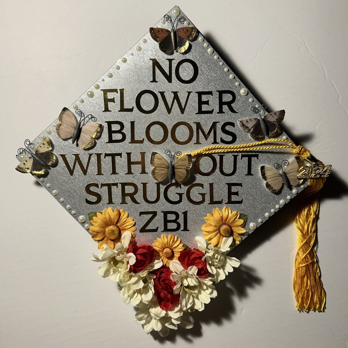 wookieclouds's tweet photo. Your girl is graduating tomorrow😋😋😋 thank you to zerobaseone for being by my side💕

@ZB1_official #제로베이스원 #ZB1 #classof2024 https://t.co/StCwgVRxQO