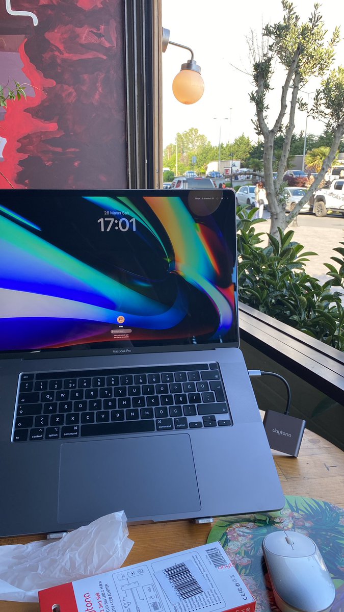 Benim business stilimin saçmasapansılığı şakamıdır