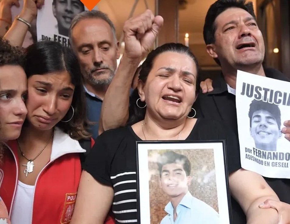 1lunitaaa's tweet photo. Si les da lastima Máximo Thomsen acuérdense que hay unos padres que se quedaron sin su hijo y una familia entera sin él.
No se olviden que después de matar a Fernando se fueron a comer a Mac como si no hubiera pasado nada, son unos asesinos hijos de put* y nada lo justifica. https://t.co/lHrIszZqyR