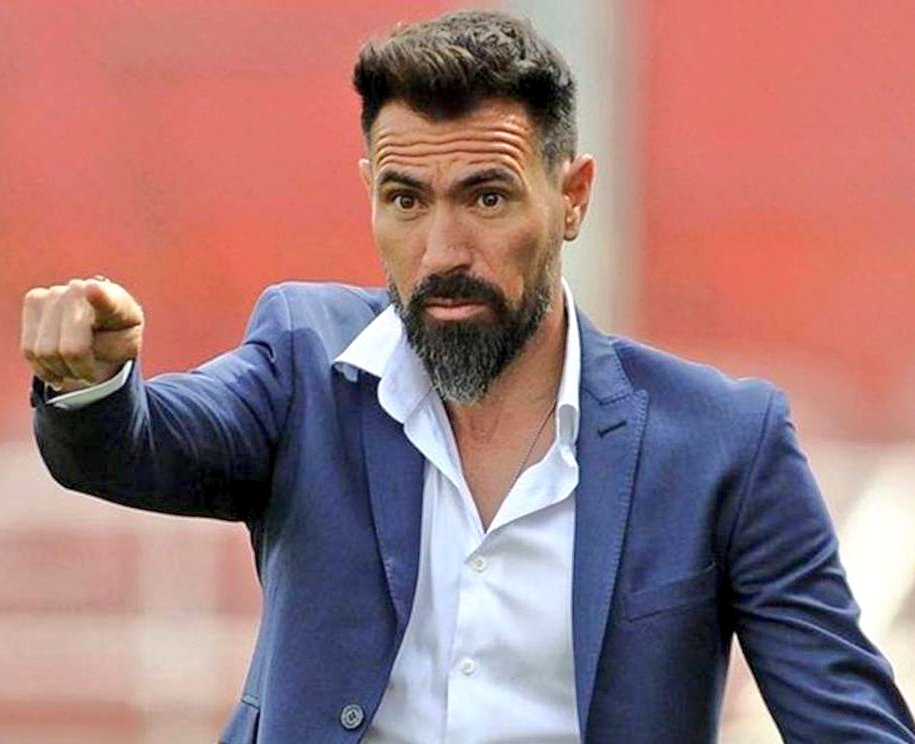 Banda, hinchas de Liga de Quito les gustaría Eduardo Domínguez como nuevo Director Técnico de <a href="/LDU_Oficial/">LDU Oficial</a> #LDUQ
🔃 Si
❤️ No
Justifique su 🔃 y ❤️ en respuestas los leo
#FútbolAmorYHumorPaLaBanda⚽🤙🏼