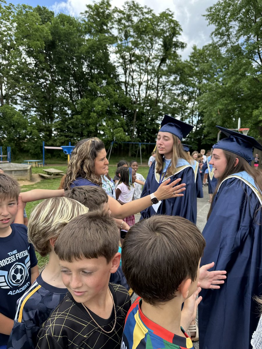 Always one of my favorite days ❤️ today @pennmanor seniors headed back to their elementary schools to say farewell🎓 @PMLearns
