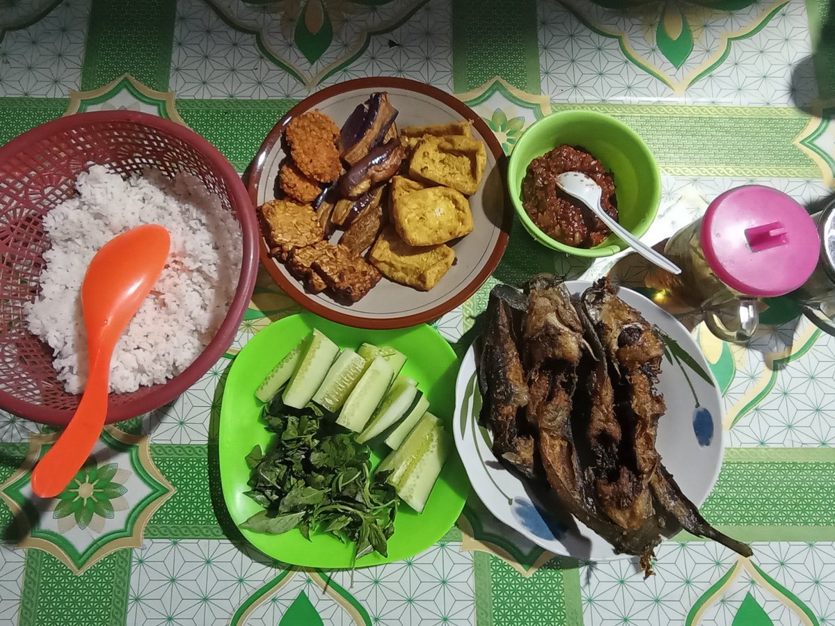 putrinurina_'s tweet photo. Alhamdulillah, menu satset hari ini https://t.co/HBjlxkxNmD