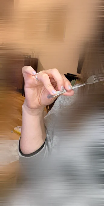 ポーズ撮る時とか顔死んでるけど資料は自分で用意するんやで 