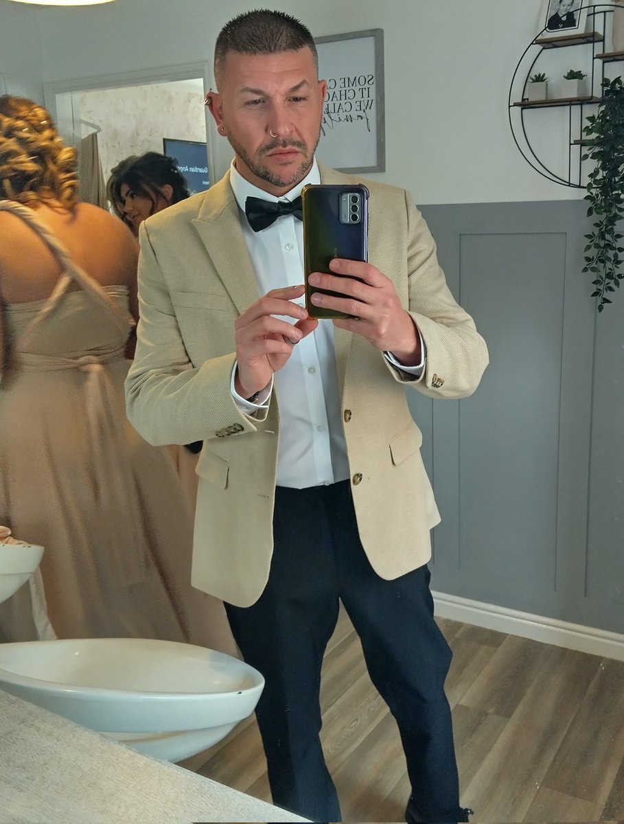 k25mark87's tweet photo. It's my balloon day today 🎈 🎂 🎉 
Here's a pic of me in my bridesman outfit, I wore at my best friends wedding at the weekend ❤️ #birthday #bridesman #wedding https://t.co/fSURqRHKx2