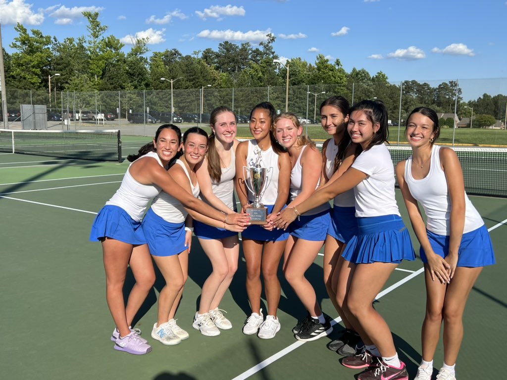 📣🎾 Give it up for Girls Tennis!! 🎾🎉

@deeprunwtennis are REGIONAL Champions defeating Glen Allen 5-4!!! 

Singles winners:
Jocelyn Ginsberg 
Sammy Sullivan 

Double Winners:
Kara-Ginsberg
Park-Fleishman 
Sullivan-Wetzel