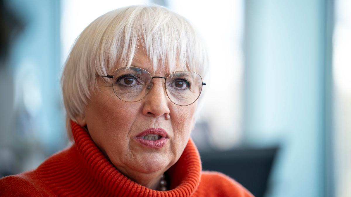 Claudia Roth gegen Verbot von „L’amour toujours“ to.welt.de/1pPqizZ