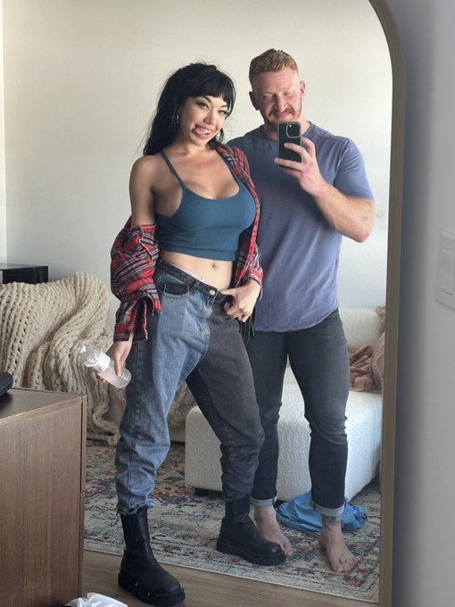 Post face reveal round 2 with @littlepuck means I actually got to suck on her gigantic antidepressant<a class="tags" href="/tag/littlepuck">@littlepuck</a>