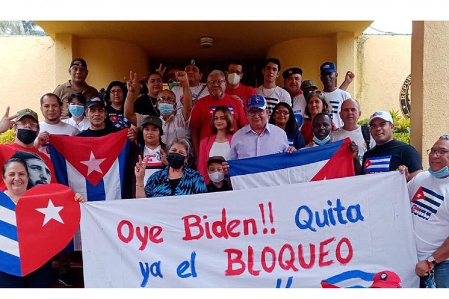 Gratitud infinita para quienes desafiando al imperio 🇺🇸 tienden la solidaridad y el apoyo a #Cuba🇨🇺 para eliminar el bloqueo. #CubaNoEstáSola 🤝🇨🇺 #MejorSinBloqueo #IzquierdaPinera 💪 #DeZurdaTeam 🤝🐴