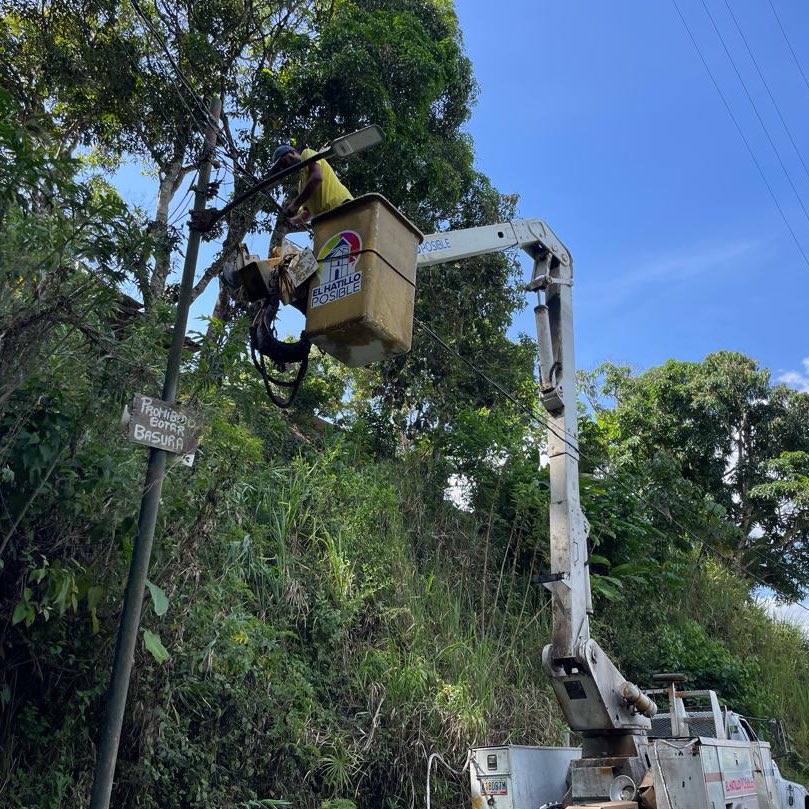 Nuestro Plan #LuzParaElHatillo continúa realizando la recuperación integral del alumbrado público del eje #Turgua - #LaMata en nuestra querida #ZonaRural. ¡Una calle iluminada, es una calle segura! #ElHatilloPosible #28May