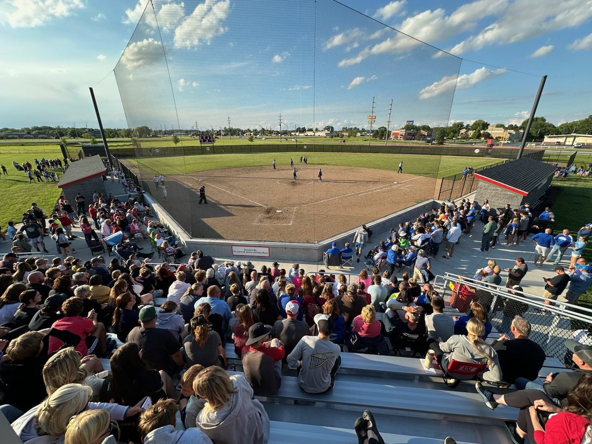 Our @drewfrey99 was in Huntington tonight. @CarrollSoftball erased a late four run deficit to win its second straight regional 5-4 over Huntington North. Highlights tonight on @FOX55FortWayne!