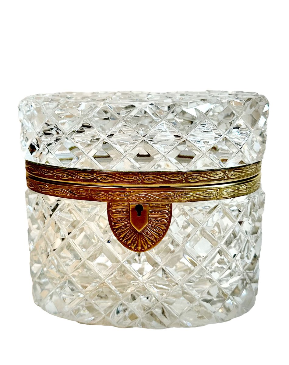 19th Century French Baccarat Crystal Box

l8r.it/tHG7

#brennervaldezantiques #1stdibs #1stdibsdealer #baccaratcrystalbox #baccaratcrystal #baccaratbox #frenchcrystalbox #antiquebaccarat #crystalbox #frenchbox #frenchantiques #antiqueshop #antiquesdealer