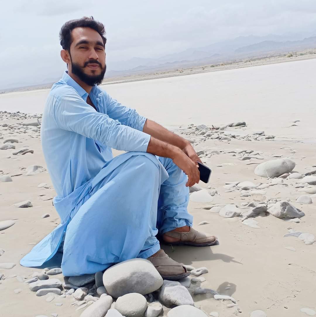 A student, Wazeer Baloch S/o Nazeer Ahmed from Shapuk, Kech; graduated in Physics from University of Balochistan Quetta has been forcibly disappeared along two other students from Quetta last night. 
#EndEnforcedDissapearences