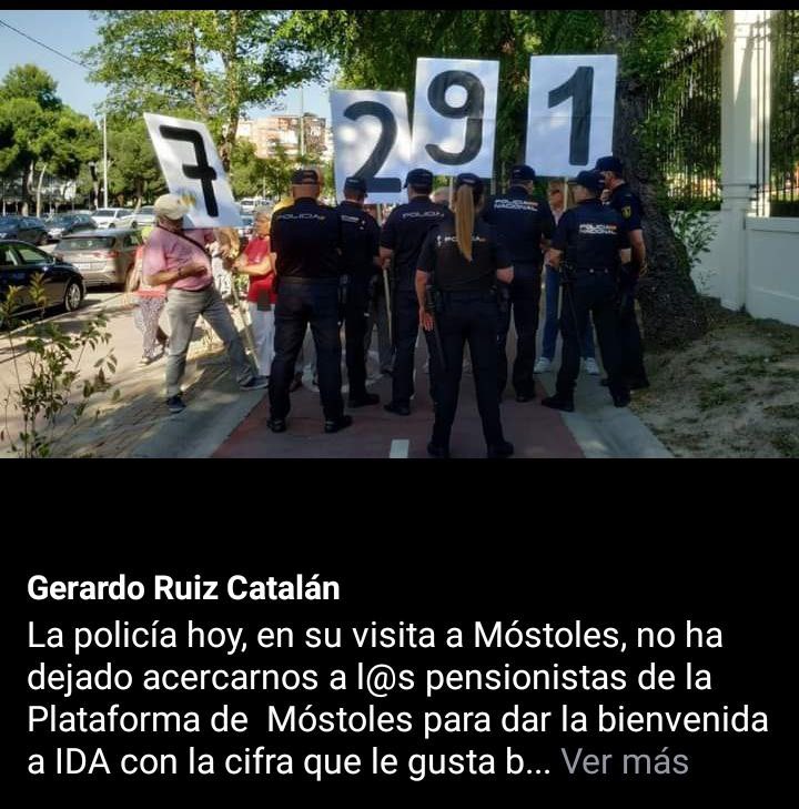 Los pensionistas de <a href="/AytoMostoles/">Ayuntamiento de Móstoles</a> intentan llegar hasta <a href="/IdiazAyuso/">Isabel Díaz Ayuso</a> para enseñarle su número favorito y no les dejan. Sus armas la verdad y la búsqueda de !Justicia!
<a href="/El_Plural/">El Plural</a> <a href="/eldiarioes/">elDiario.es</a> <a href="/infolibre/">Informática Libre</a> 
<a href="/El_Intermedio/">El Intermedio</a> <a href="/La_SER/">Cadena SER</a> <a href="/mostolesdiario/">Móstoles Diario</a> @DeIndignadxs